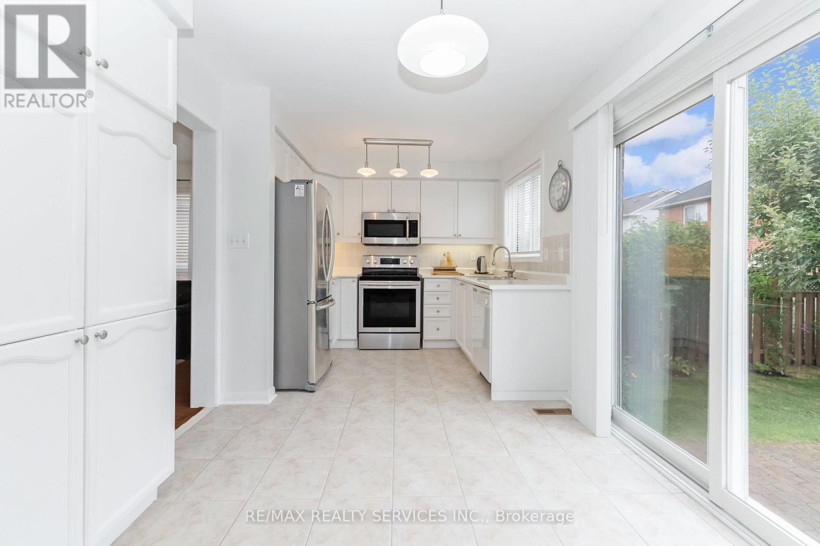 22 Thorpe Crescent, Brampton, Ontario  L7A 1P7 - Photo 15 - W12471525