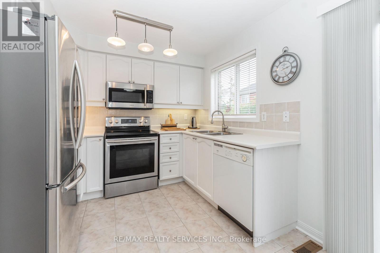 22 Thorpe Crescent, Brampton, Ontario  L7A 1P7 - Photo 18 - W12471525