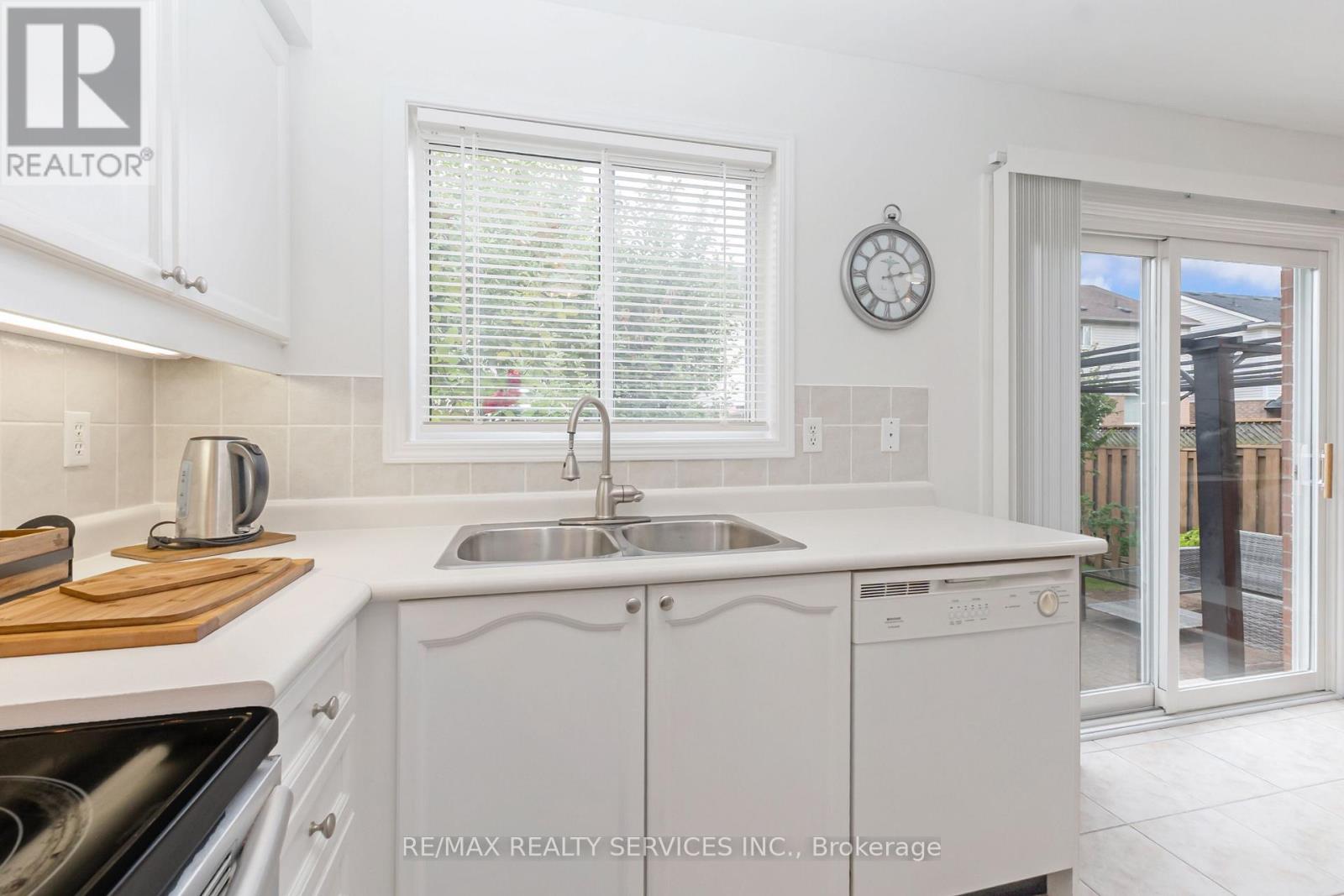 22 Thorpe Crescent, Brampton, Ontario  L7A 1P7 - Photo 19 - W12471525