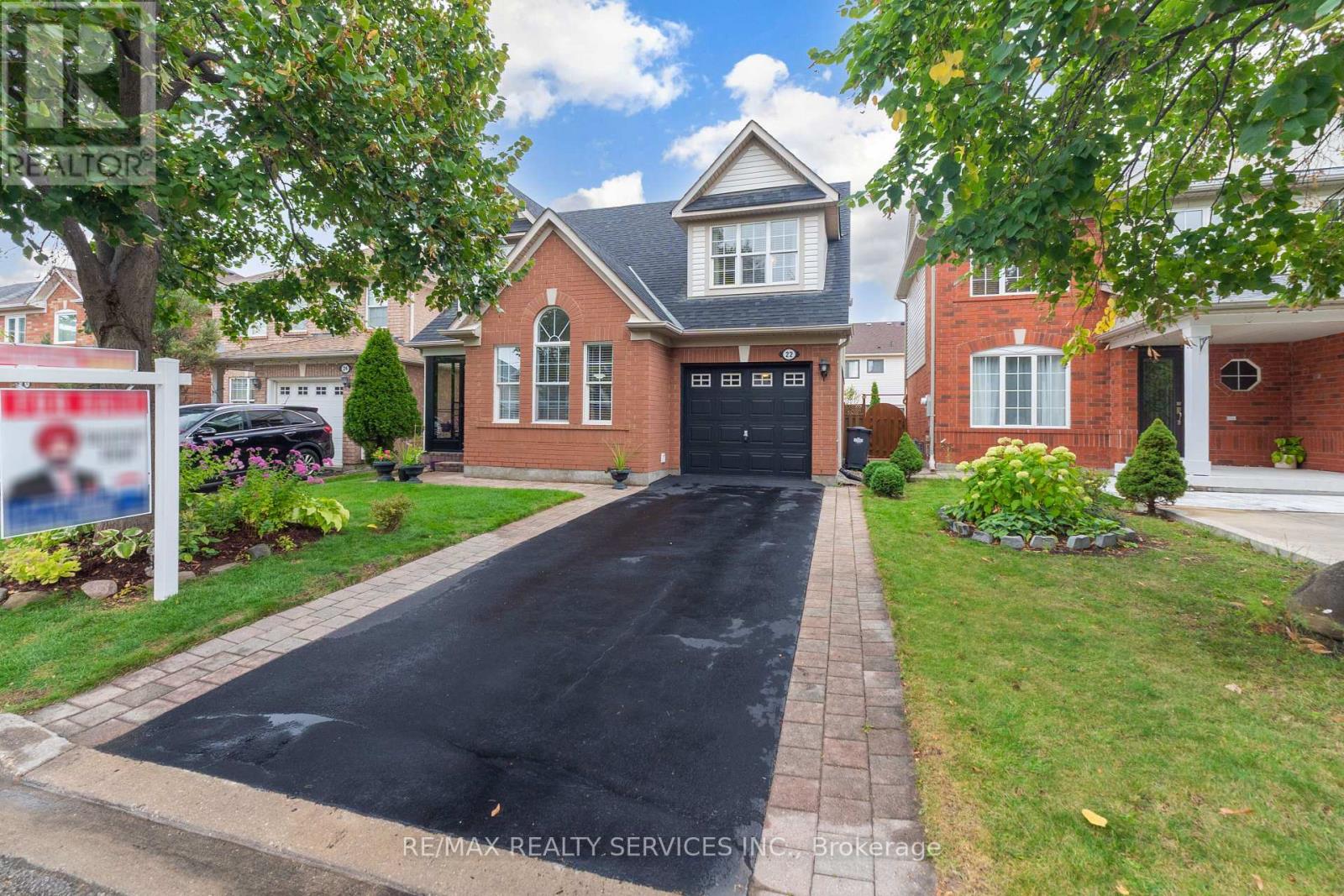 22 Thorpe Crescent, Brampton, Ontario  L7A 1P7 - Photo 2 - W12471525