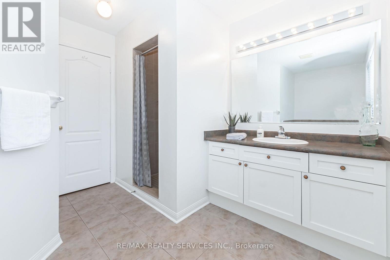 22 Thorpe Crescent, Brampton, Ontario  L7A 1P7 - Photo 25 - W12471525