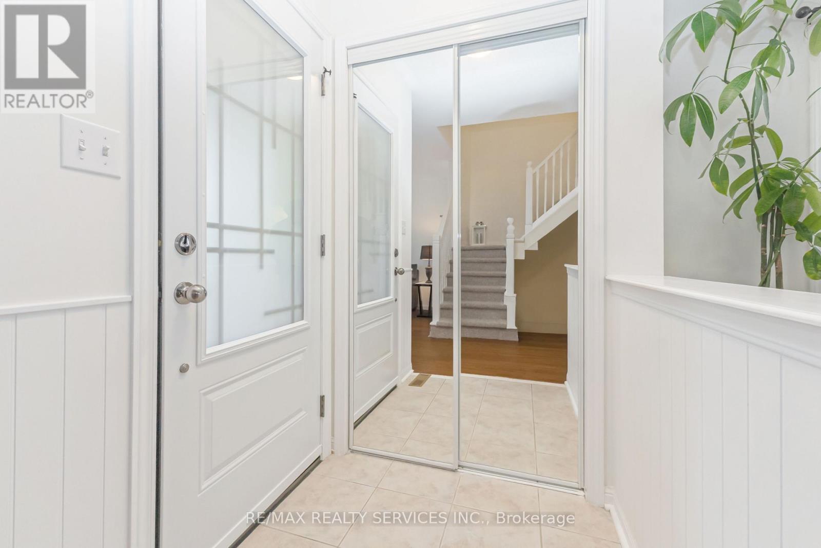 22 Thorpe Crescent, Brampton, Ontario  L7A 1P7 - Photo 5 - W12471525