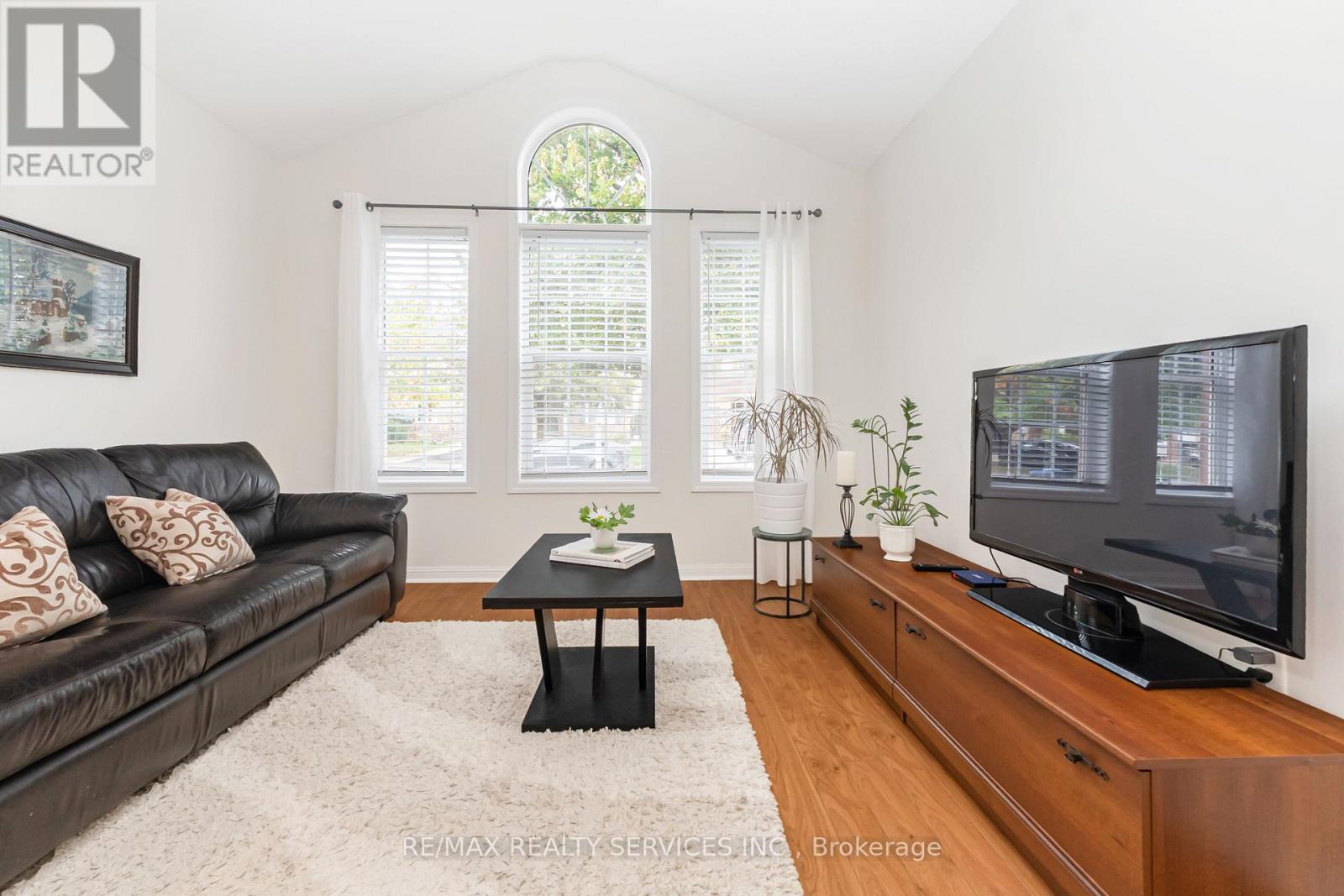 22 Thorpe Crescent, Brampton, Ontario  L7A 1P7 - Photo 7 - W12471525