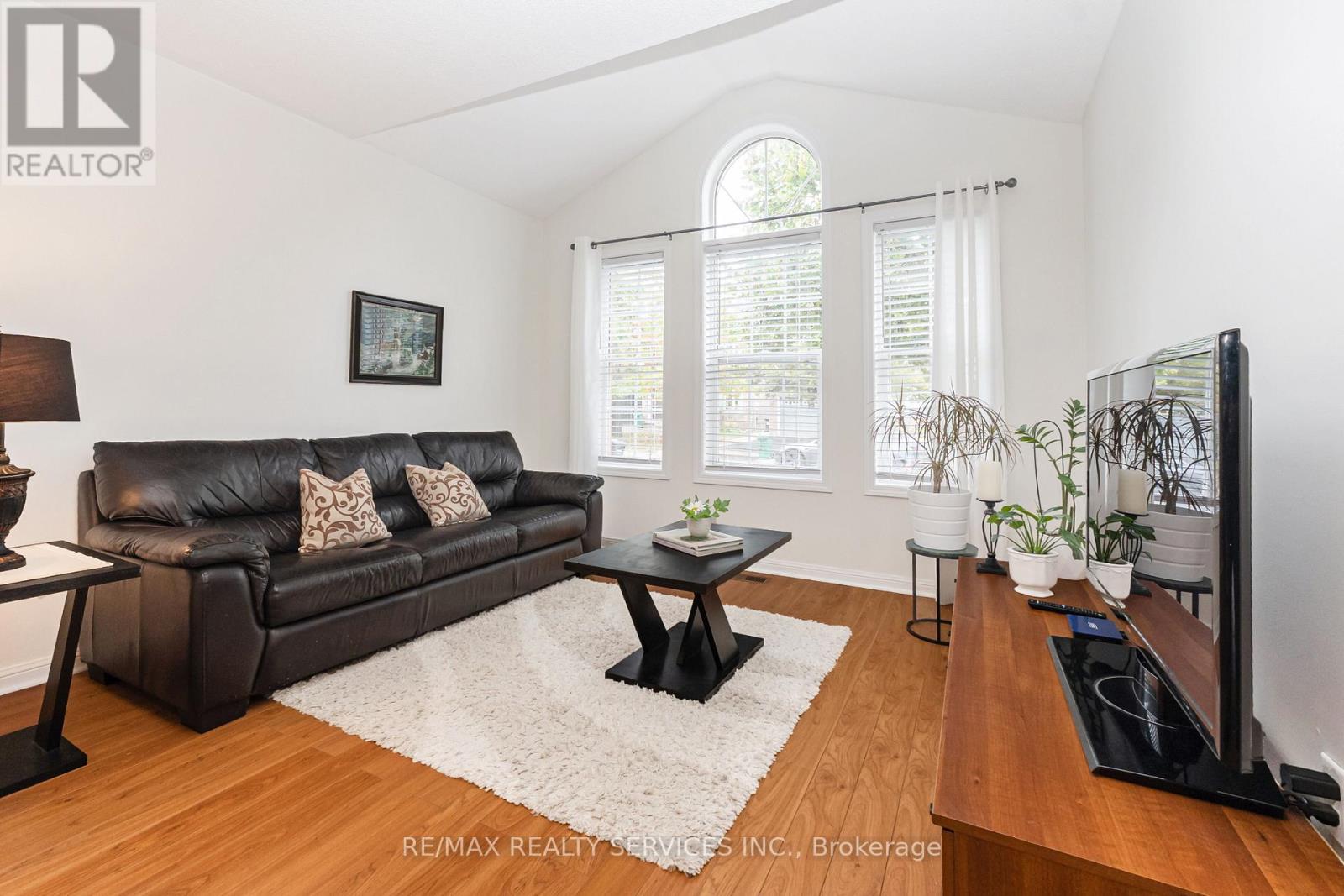 22 Thorpe Crescent, Brampton, Ontario  L7A 1P7 - Photo 8 - W12471525