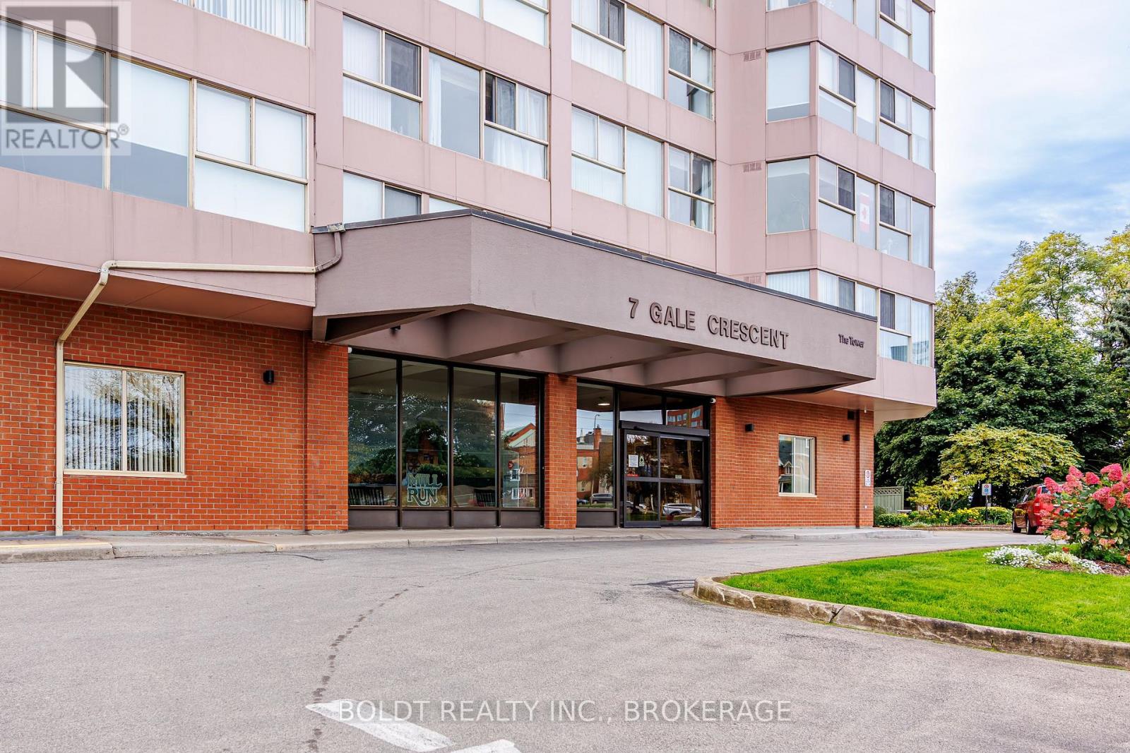 505 - 7 Gale Crescent, St. Catharines, Ontario  L2R 7M8 - Photo 2 - X12471582