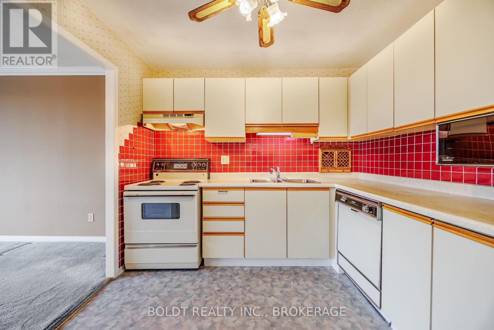 505 - 7 Gale Crescent, St. Catharines, Ontario  L2R 7M8 - Photo 4 - X12471582