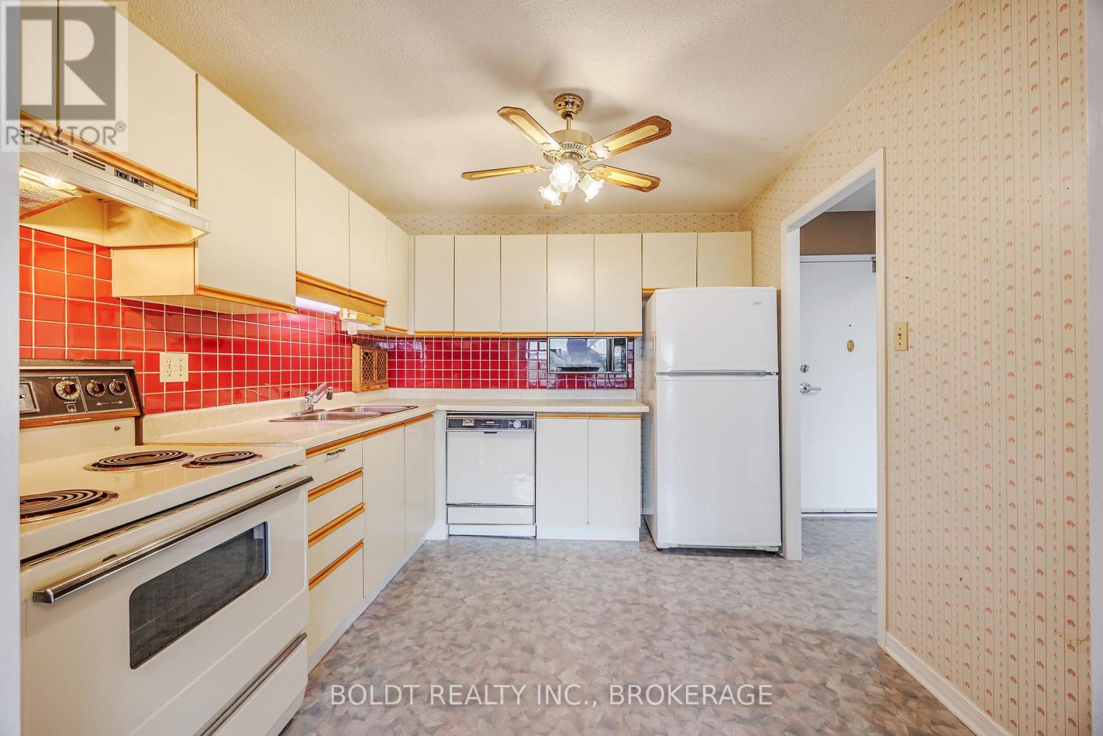 505 - 7 Gale Crescent, St. Catharines, Ontario  L2R 7M8 - Photo 5 - X12471582