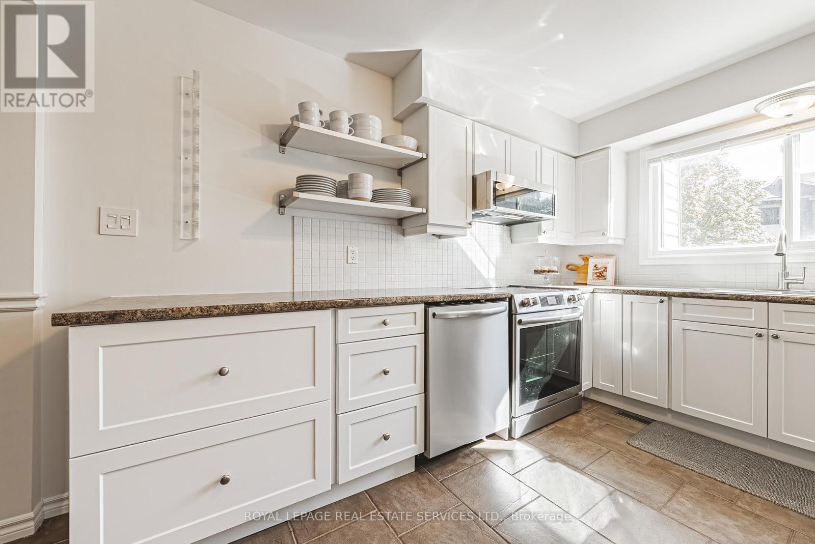27 Melanie Crescent, Hamilton, Ontario  L0R 2H0 - Photo 12 - X12471406