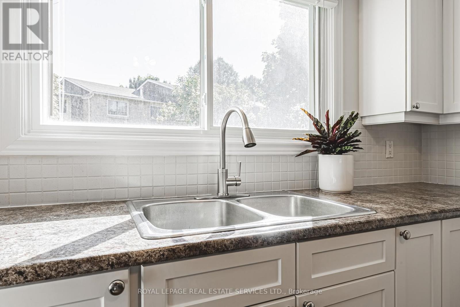 27 Melanie Crescent, Hamilton, Ontario  L0R 2H0 - Photo 13 - X12471406