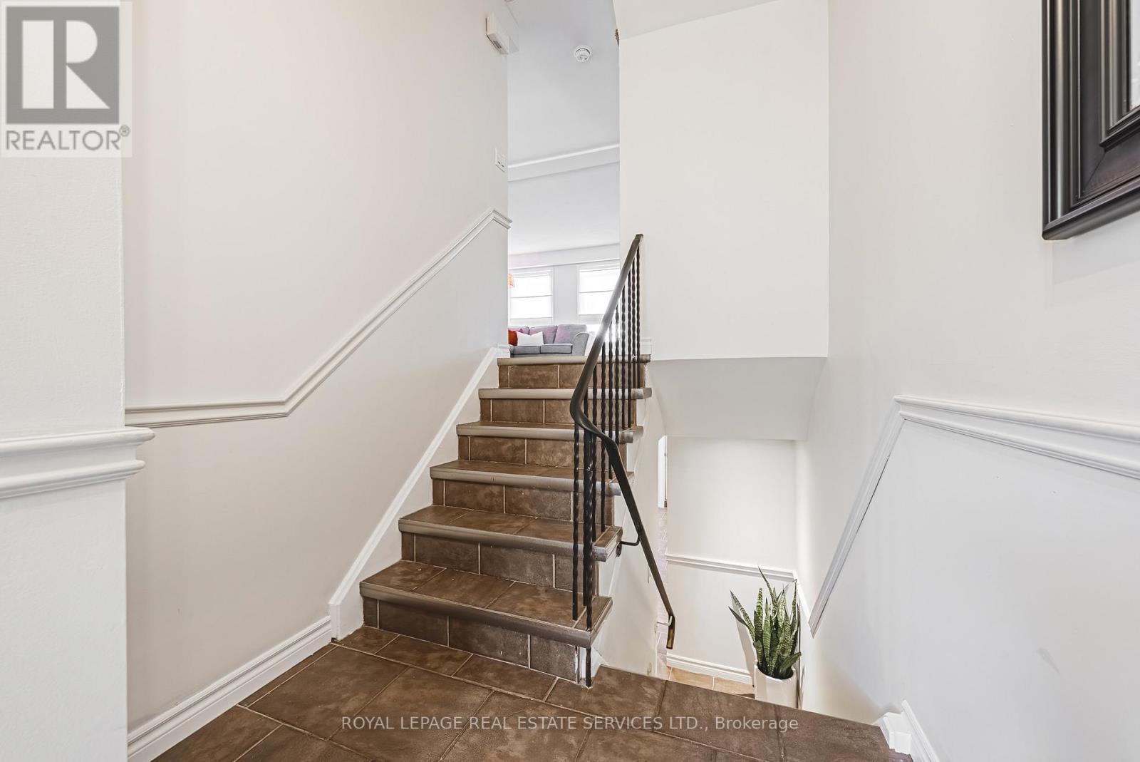 27 Melanie Crescent, Hamilton, Ontario  L0R 2H0 - Photo 5 - X12471406