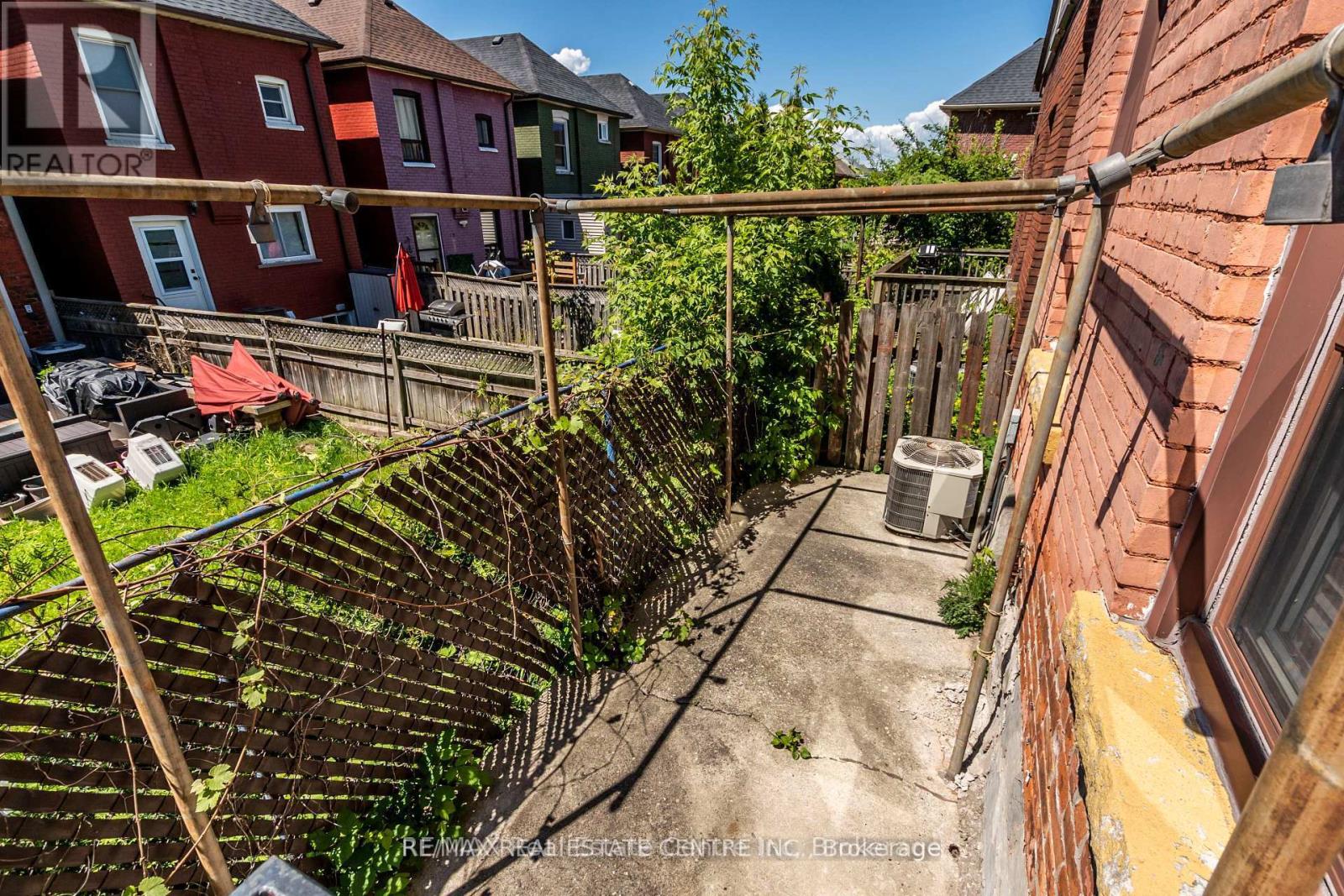 40 Greig Street, Hamilton, Ontario  L8R 2W7 - Photo 18 - X12471442