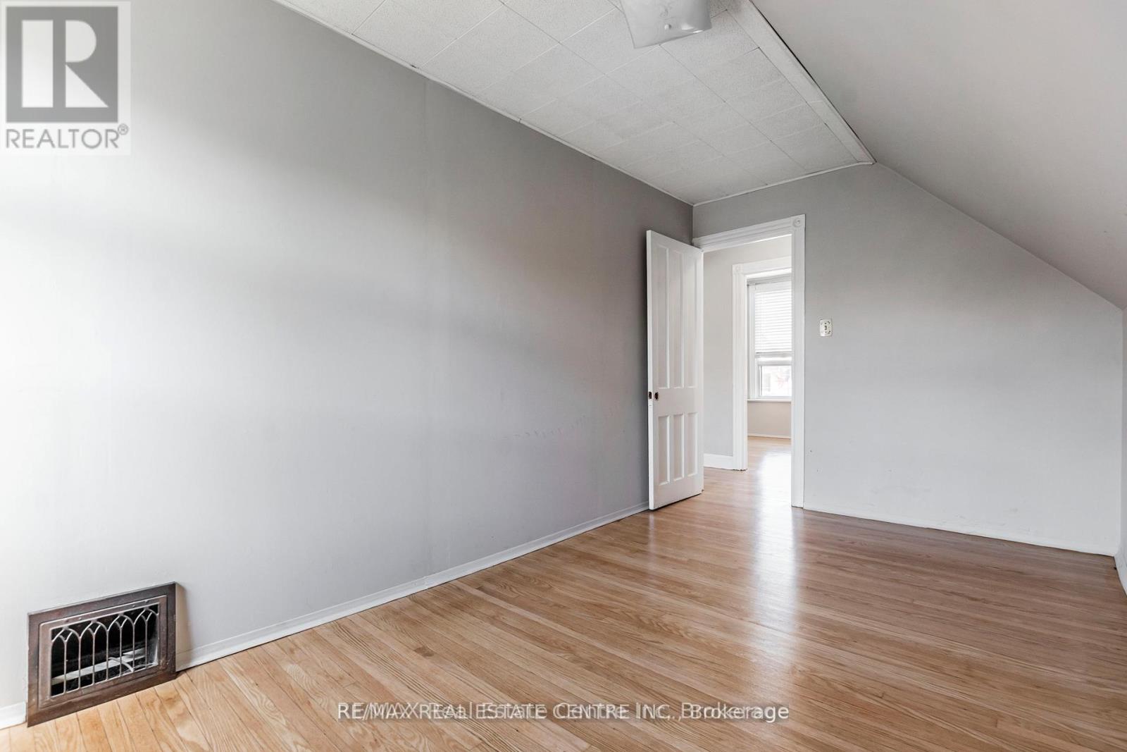 40 Greig Street, Hamilton, Ontario  L8R 2W7 - Photo 33 - X12471442