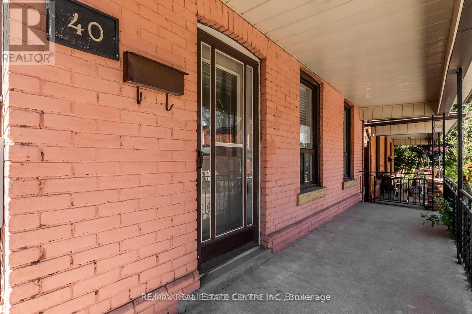 40 Greig Street, Hamilton, Ontario  L8R 2W7 - Photo 5 - X12471442