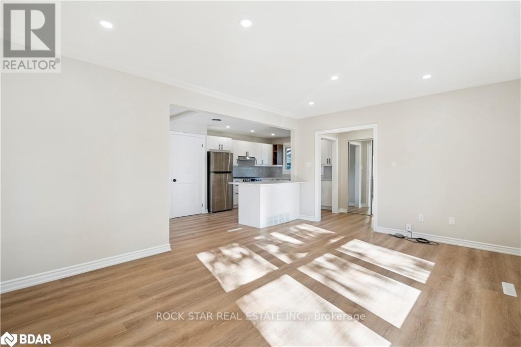 Main - 10 Sycamore Street, Hamilton, Ontario  L8T 3N7 - Photo 6 - X12471476