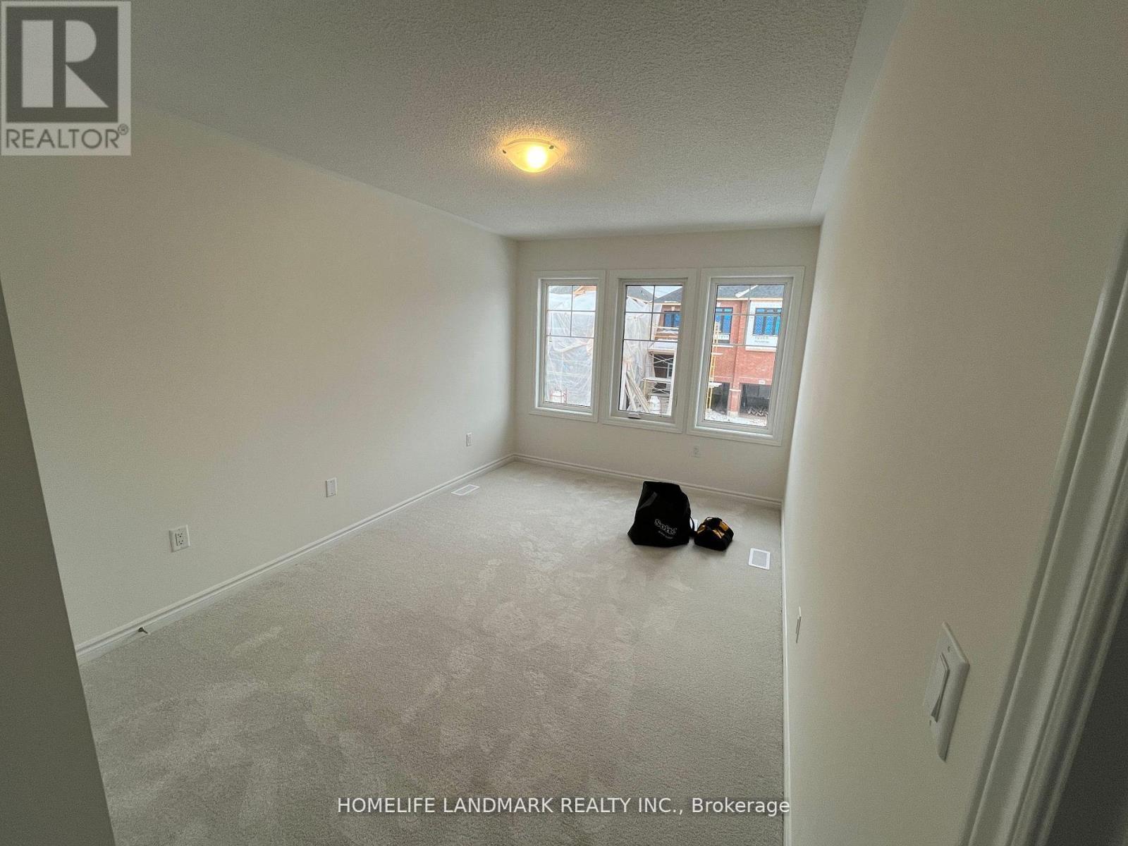 85 Phoenix Boulevard, Barrie, Ontario  L9J 0P7 - Photo 6 - S12429020