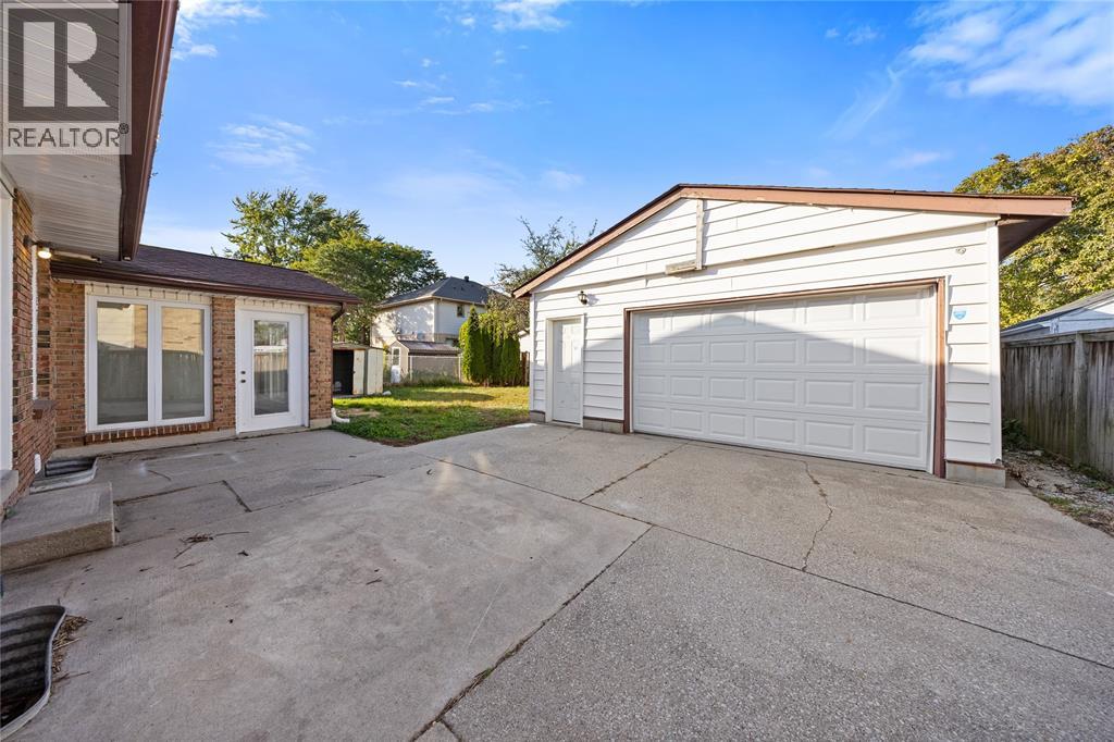 1345 Wiltshire Drive, Sarnia, Ontario  N7S 4P3 - Photo 2 - 25026454