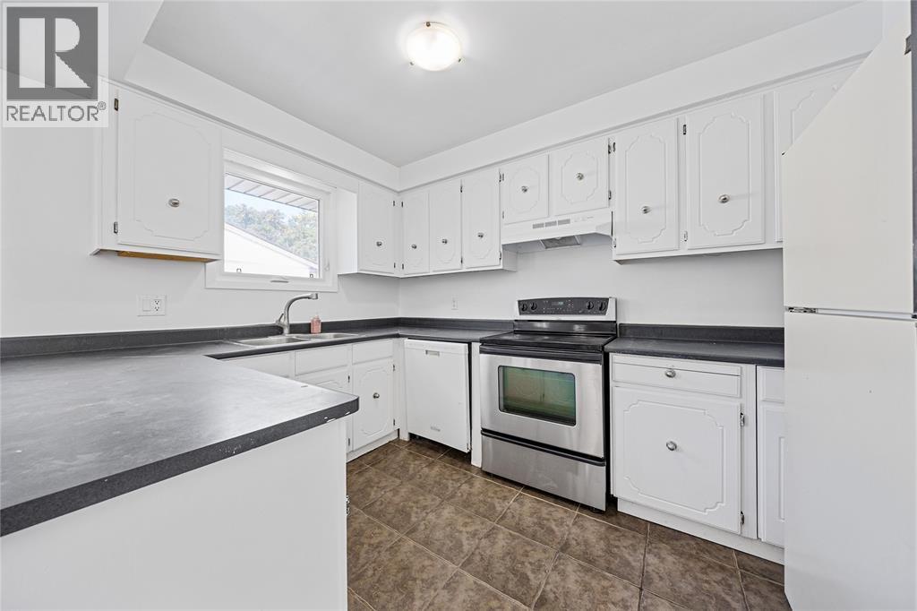 1345 Wiltshire Drive, Sarnia, Ontario  N7S 4P3 - Photo 5 - 25026454