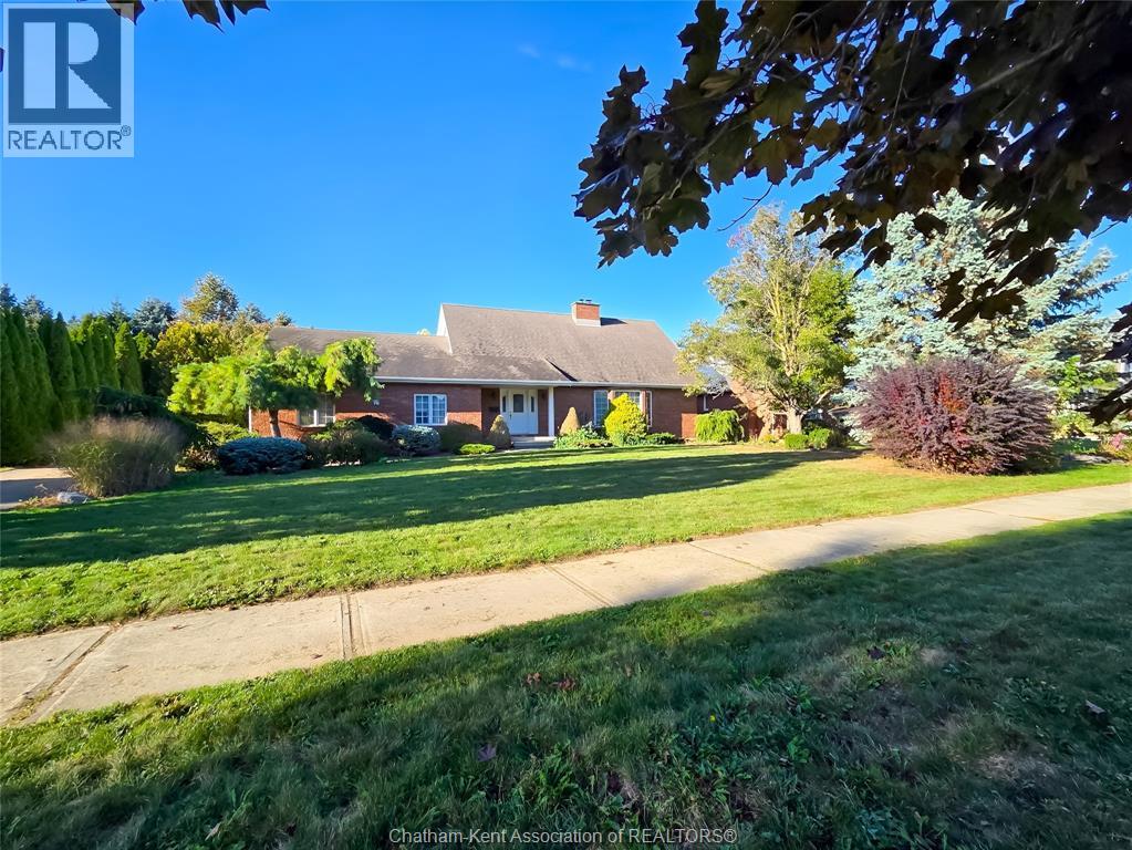 MLS# 25025936: 70 Braemar BOULEVARD, Chatham, Canada