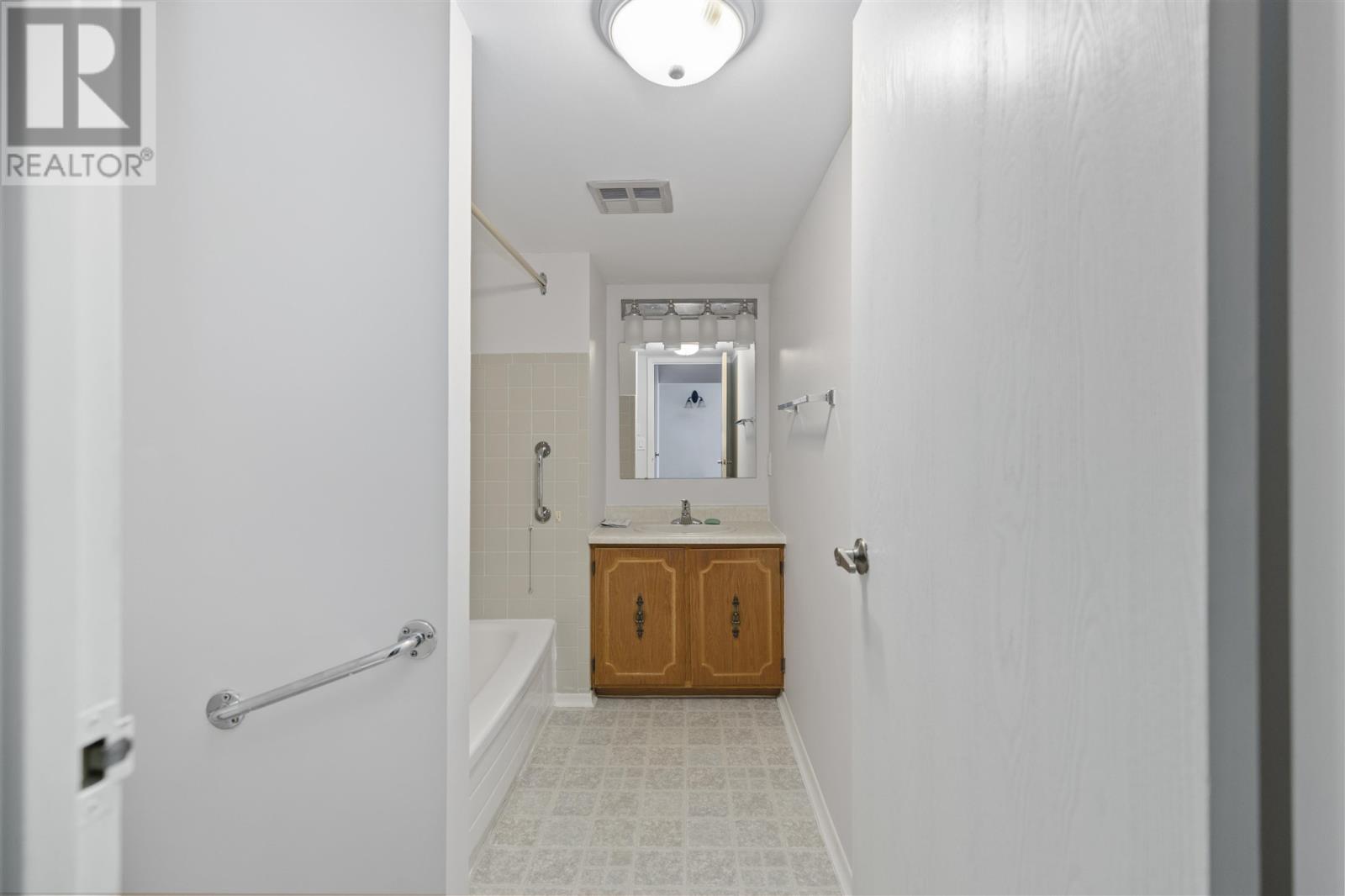 313 Macdonald Ave # 309, Sault Ste. Marie, Ontario  P6B 5Y9 - Photo 17 - SM252967