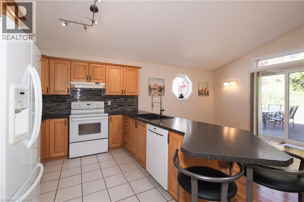 324 Keewatin Avenue, Kitchener, Ontario  N2B 3W6 - Photo 11 - 40778318