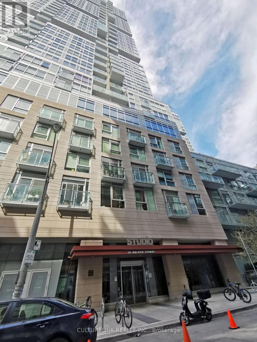 225 - 30 NELSON STREET, Toronto, Ontario