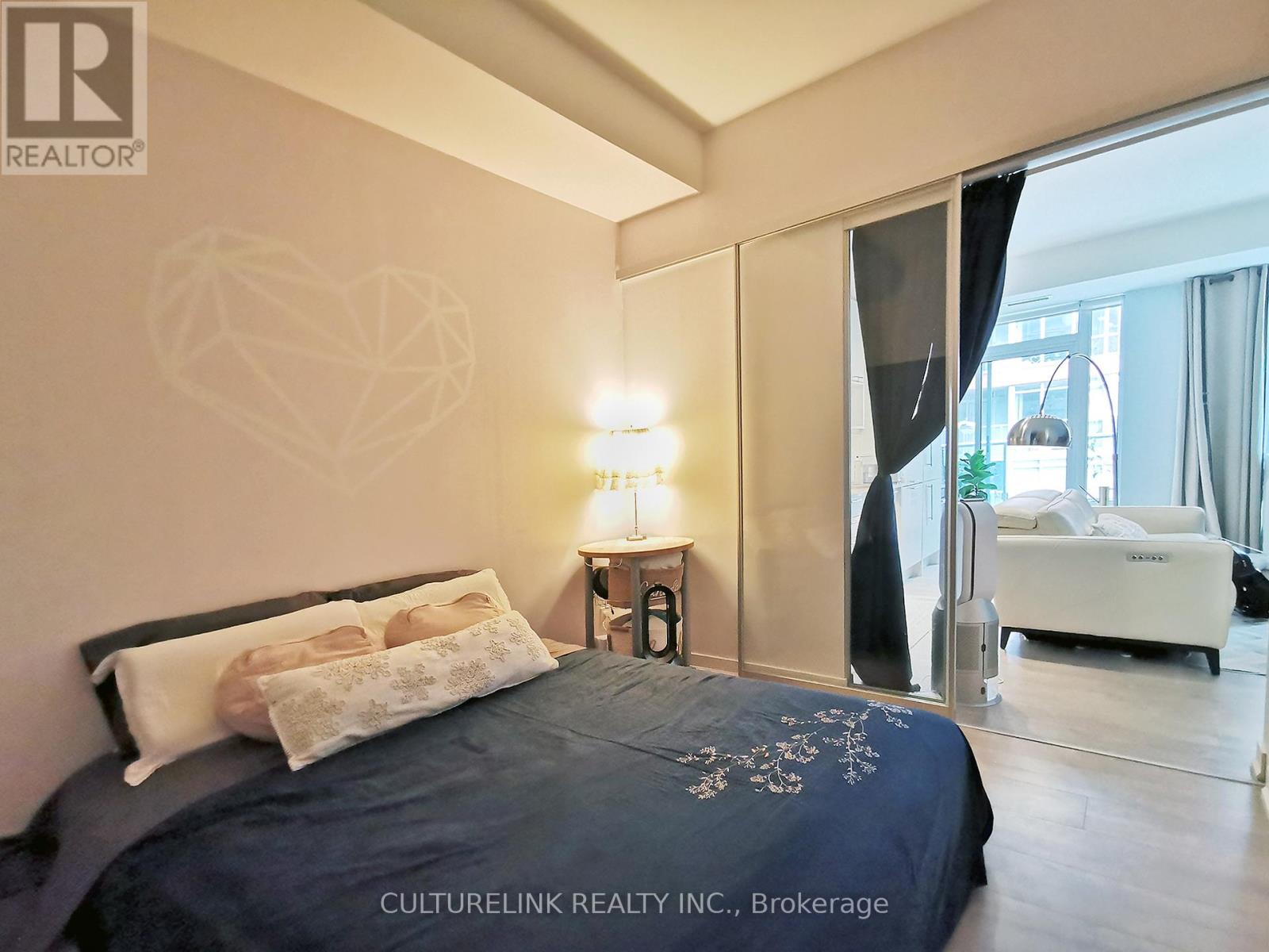 225 - 30 Nelson Street, Toronto, Ontario  M5V 0H5 - Photo 10 - C12471531