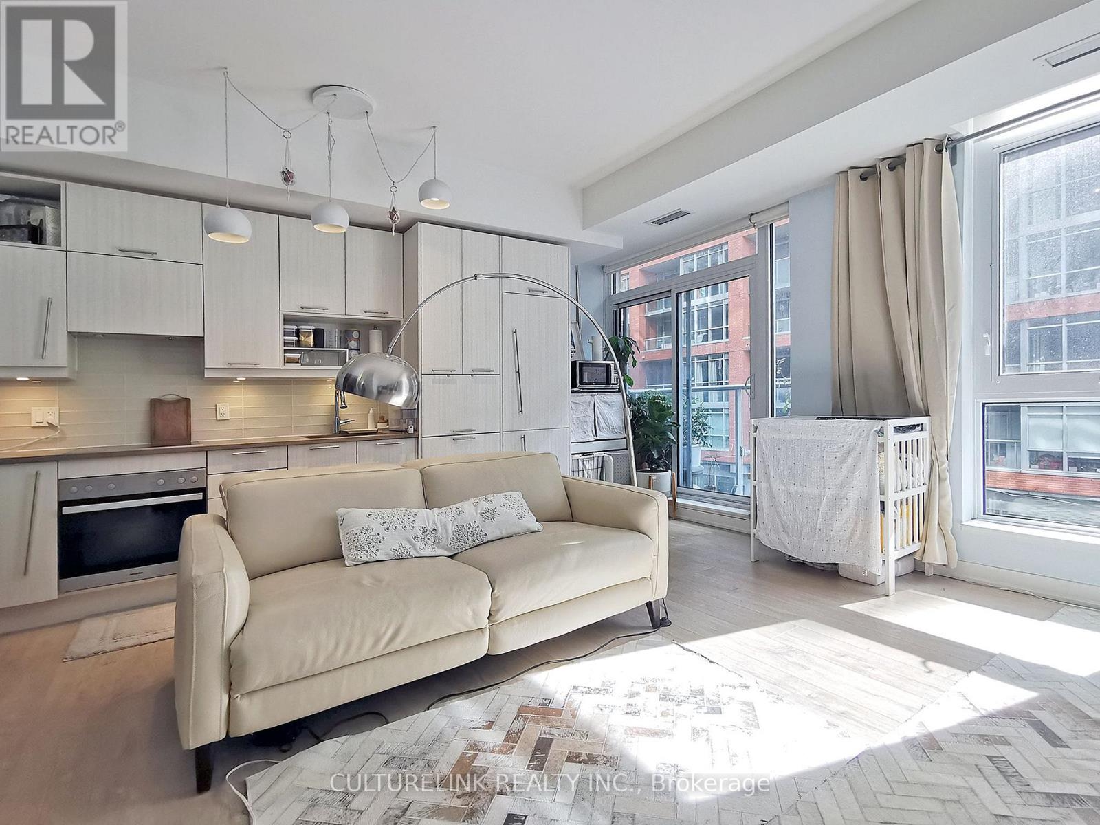 225 - 30 Nelson Street, Toronto, Ontario  M5V 0H5 - Photo 5 - C12471531