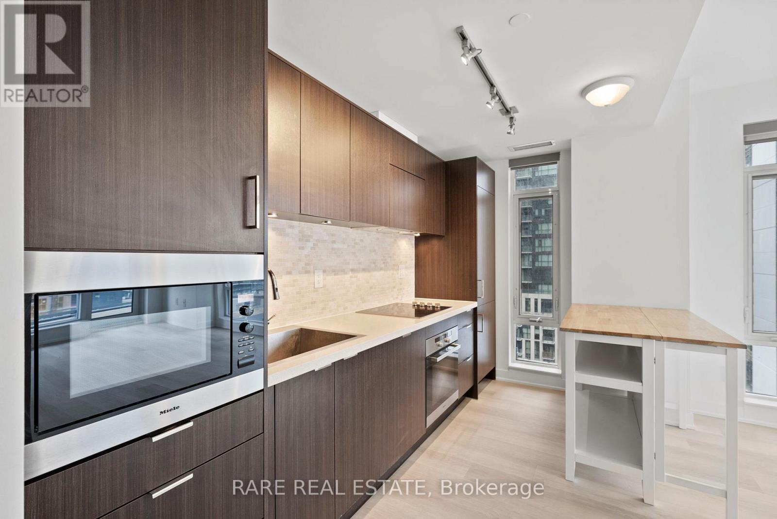 1602 - 21 Widmer Street, Toronto, Ontario  M5V 2E8 - Photo 17 - C12471561