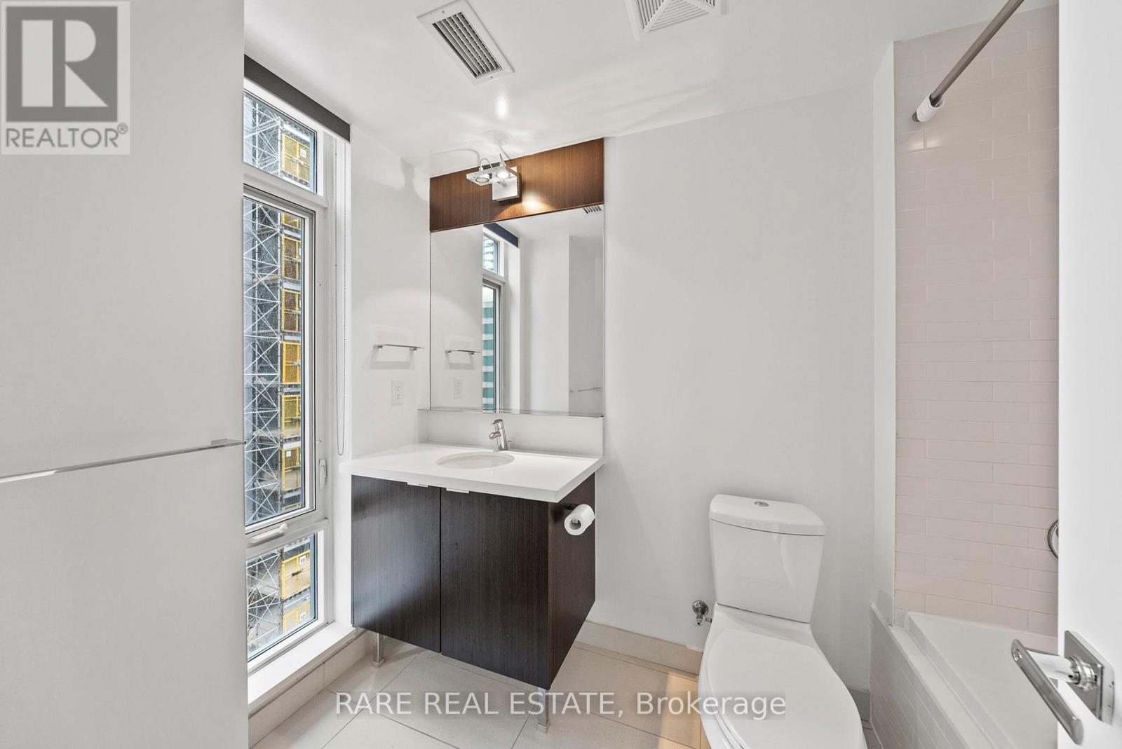 1602 - 21 Widmer Street, Toronto, Ontario  M5V 2E8 - Photo 25 - C12471561