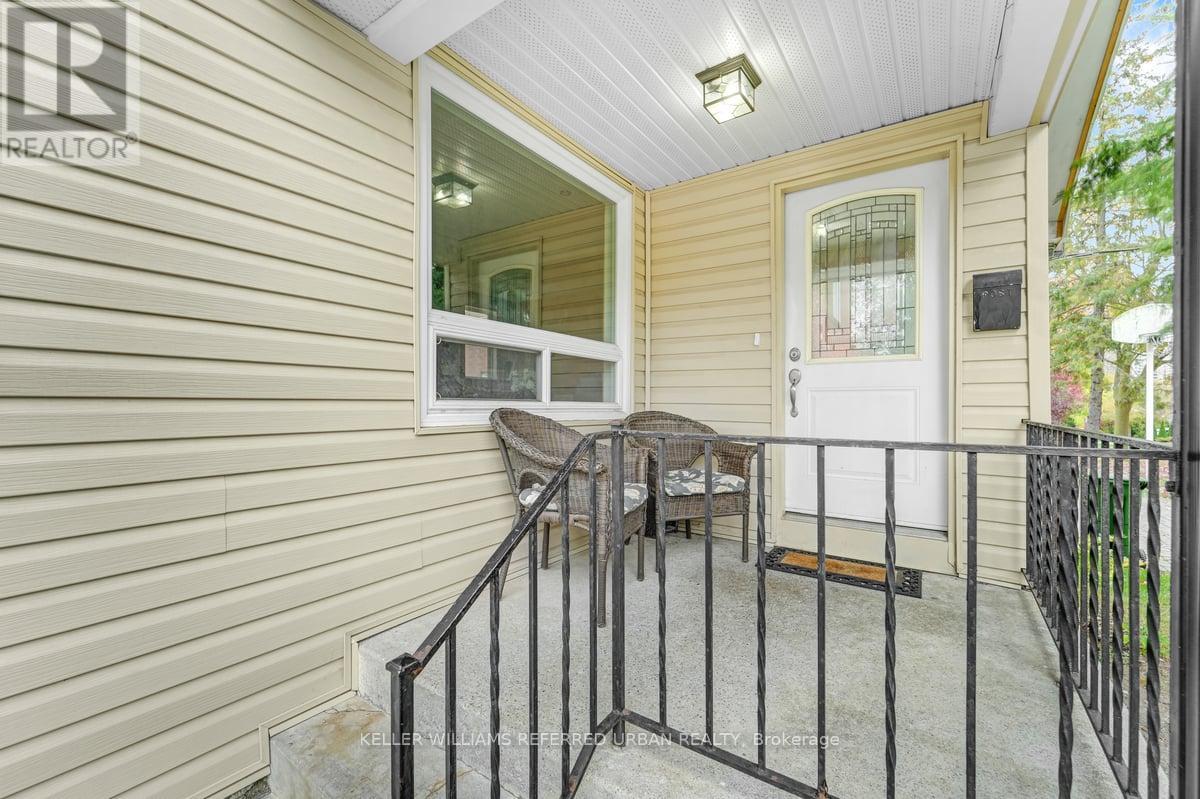 116 Burnett Avenue, Toronto, Ontario  M2N 1V5 - Photo 3 - C12471575