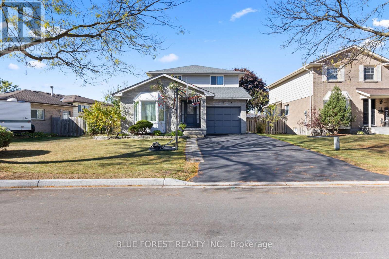 7 FAIRCHILD CRESCENT, London South, Ontario