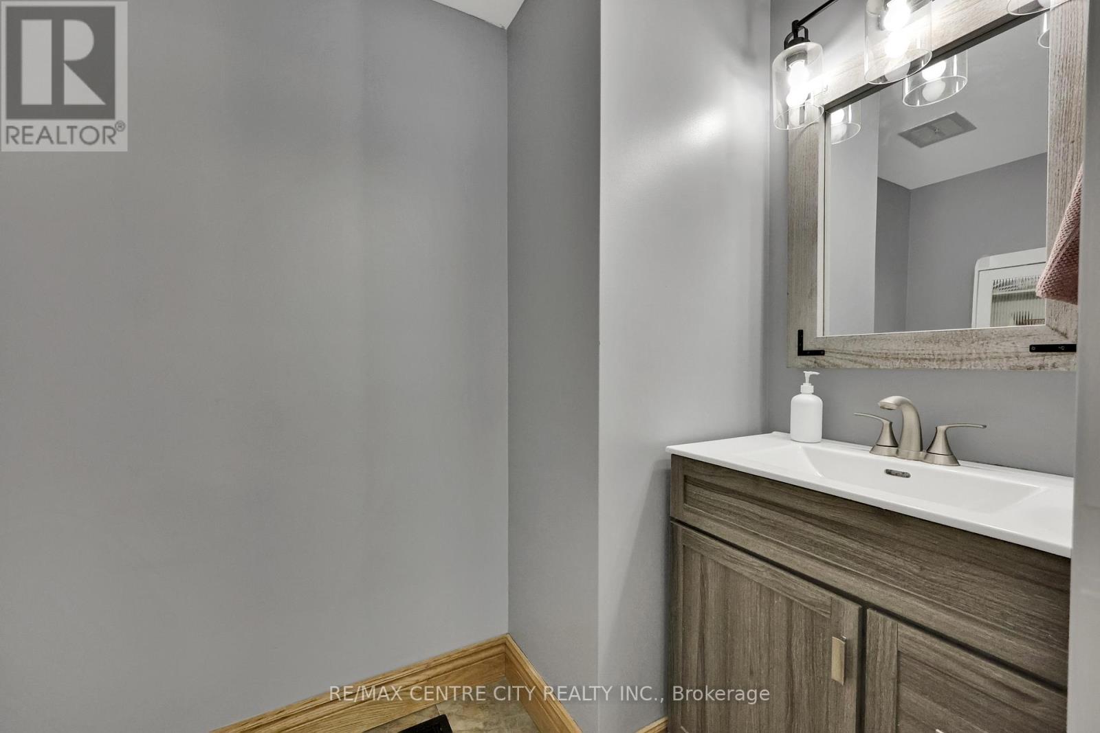 141 St Andrew Street E, Aylmer, Ontario  N5H 2N2 - Photo 8 - X12471659