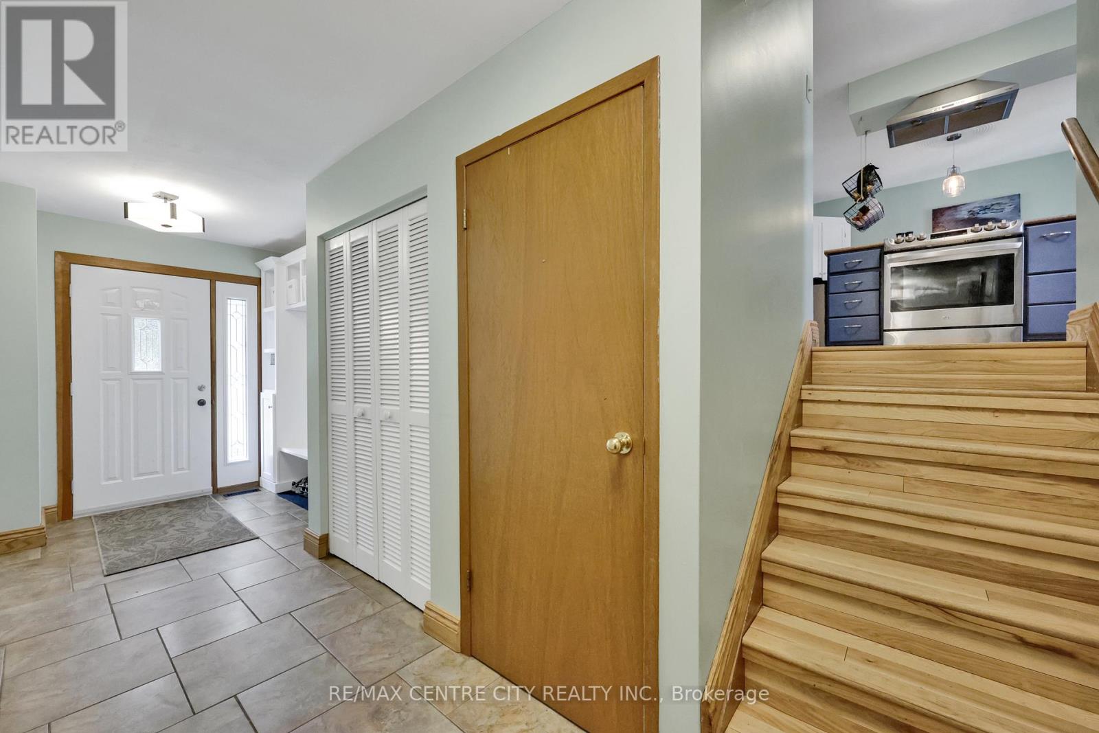 141 St Andrew Street E, Aylmer, Ontario  N5H 2N2 - Photo 9 - X12471659