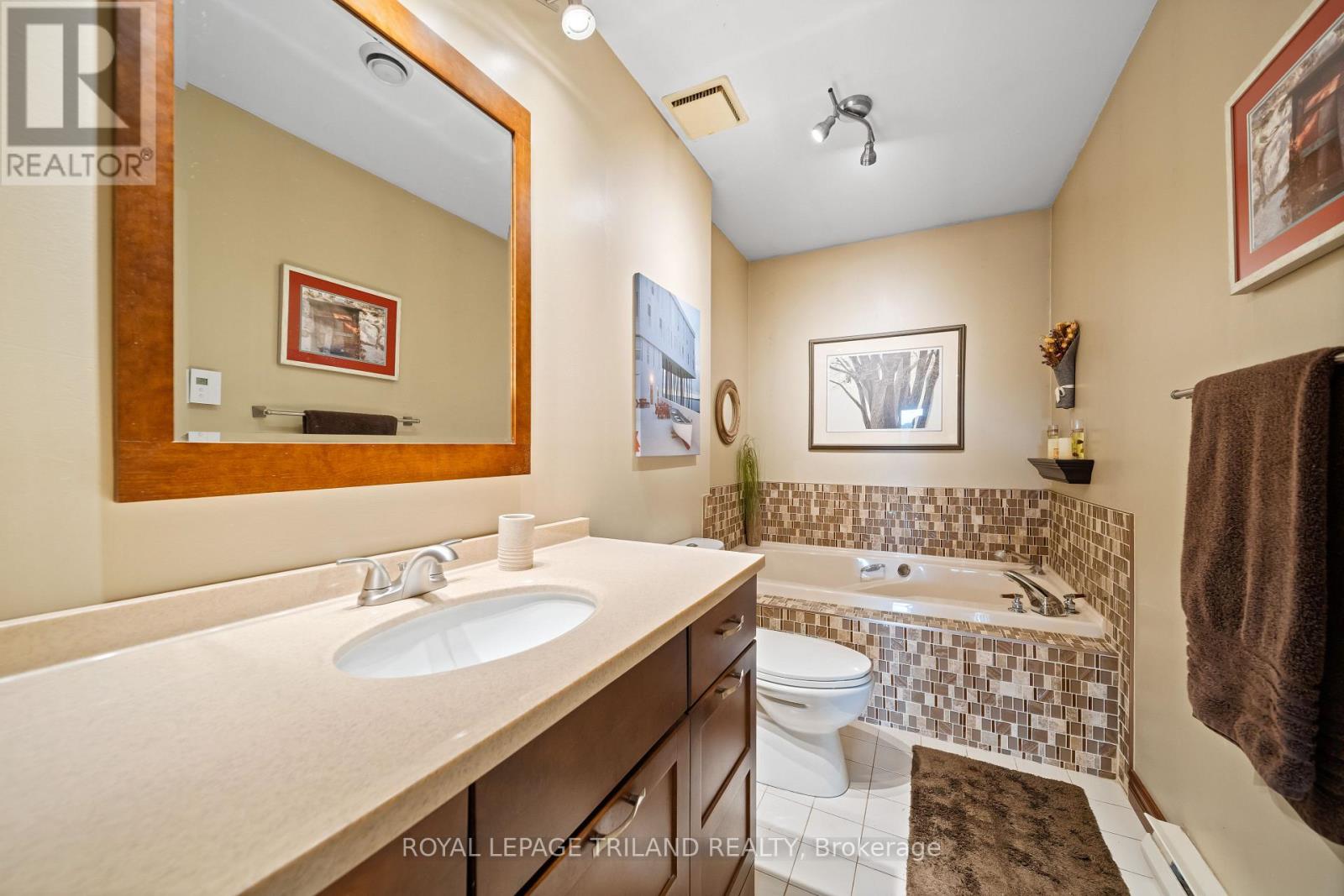 142 Hunt Club Drive, London North (North L), Ontario  N6H 3Y7 - Photo 22 - X12471724