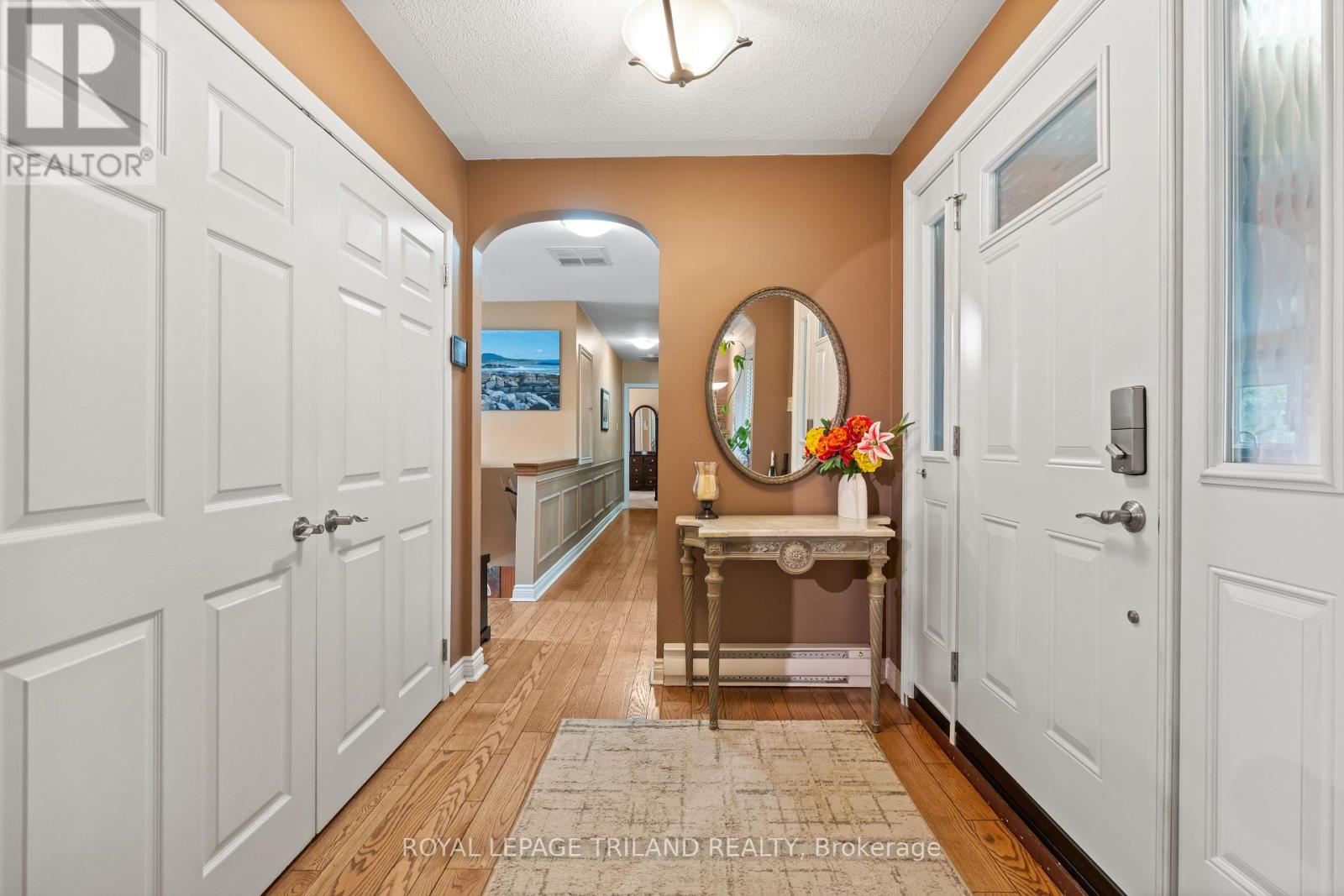 142 Hunt Club Drive, London North (North L), Ontario  N6H 3Y7 - Photo 5 - X12471724
