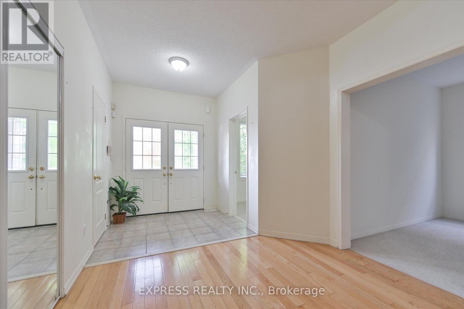 98 Northern Dancer Drive, Oshawa, Ontario  L1L 0A9 - Photo 5 - E12471605