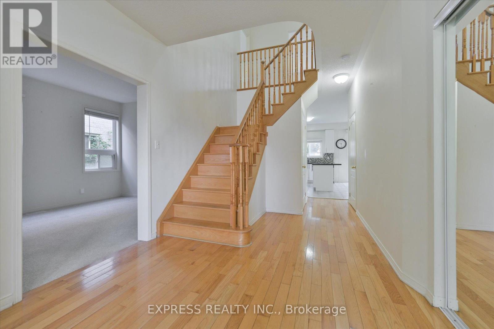 98 Northern Dancer Drive, Oshawa, Ontario  L1L 0A9 - Photo 6 - E12471605