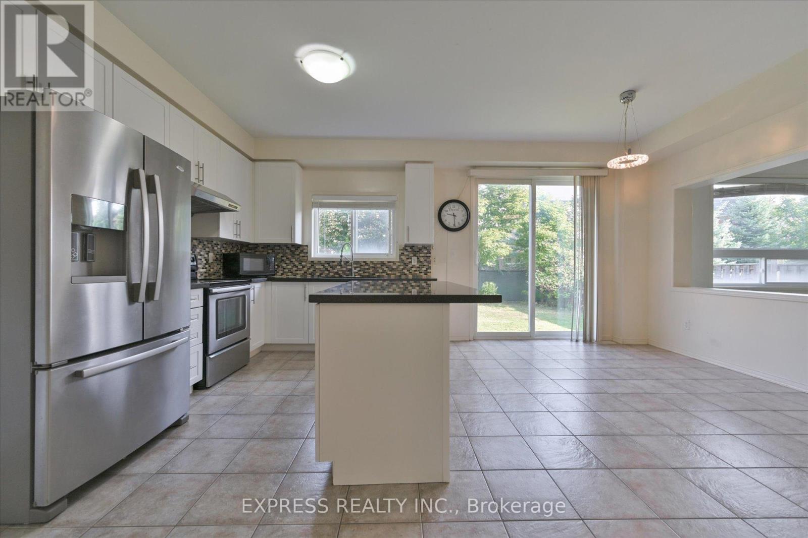 98 Northern Dancer Drive, Oshawa, Ontario  L1L 0A9 - Photo 7 - E12471605
