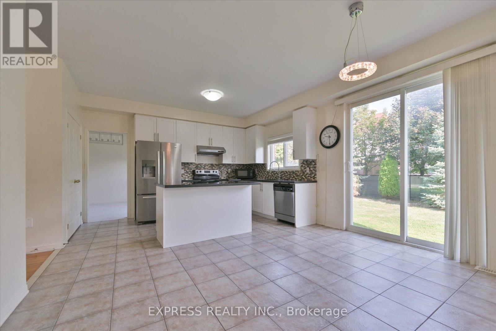 98 Northern Dancer Drive, Oshawa, Ontario  L1L 0A9 - Photo 8 - E12471605