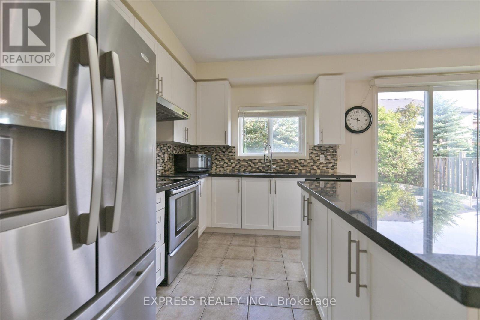 98 Northern Dancer Drive, Oshawa, Ontario  L1L 0A9 - Photo 9 - E12471605