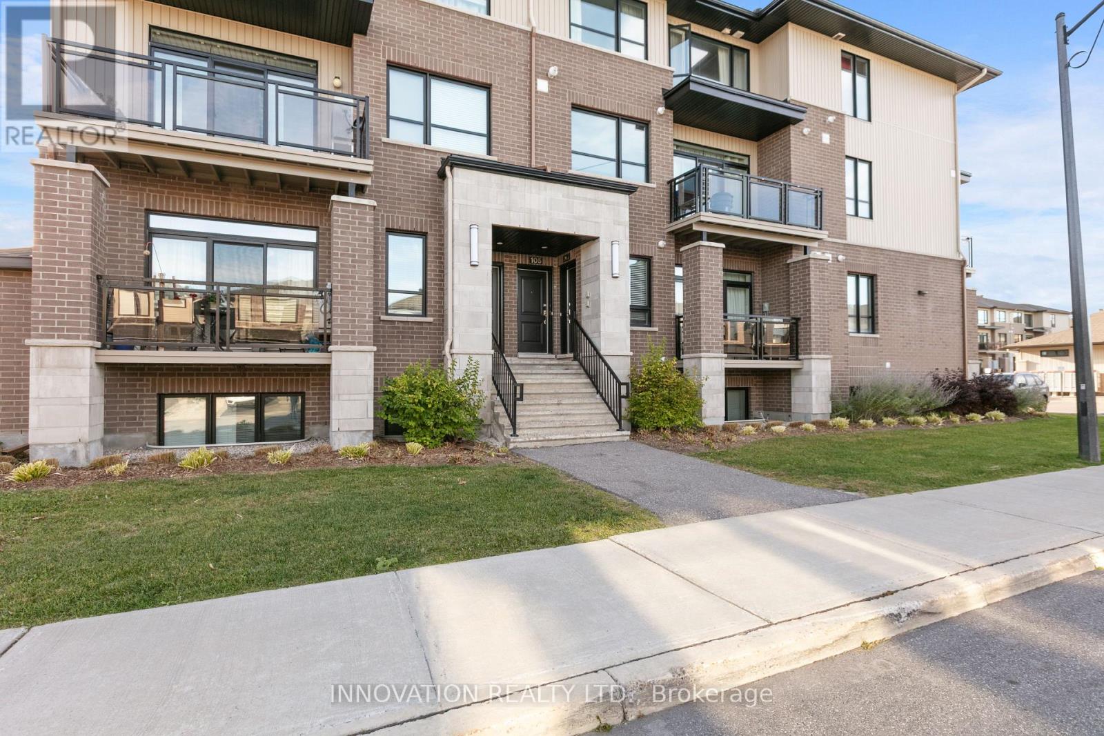 105 LYNN VALLEY TERRACE, Ottawa, Ontario