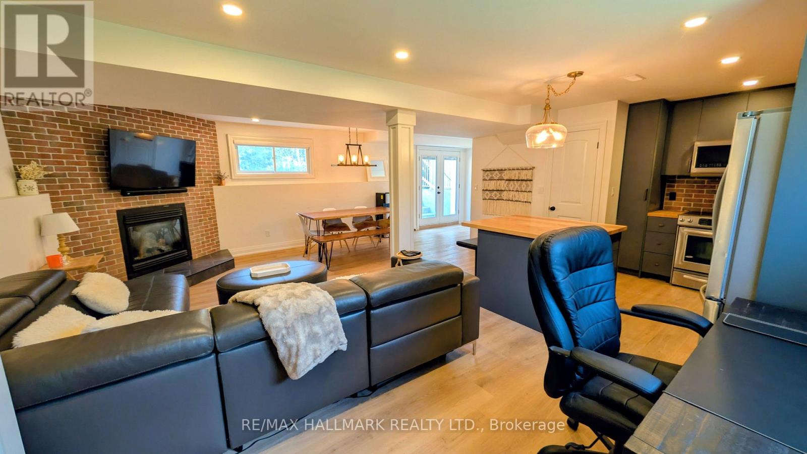 3239 Cove Avenue, Innisfil, Ontario  L9S 2K7 - Photo 2 - N12471553
