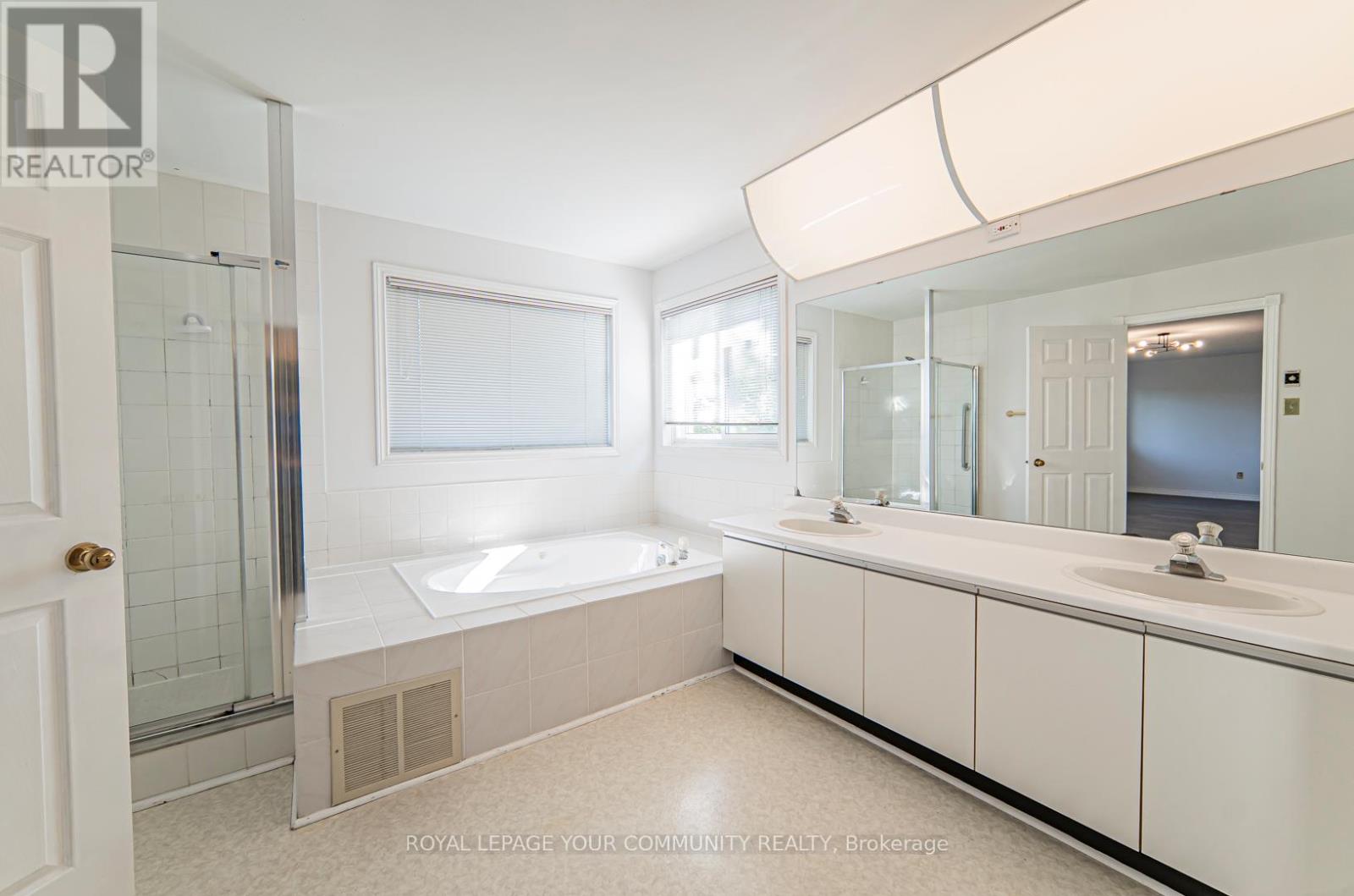 147 John Button Boulevard, Markham, Ontario  L3R 9G2 - Photo 12 - N12471597