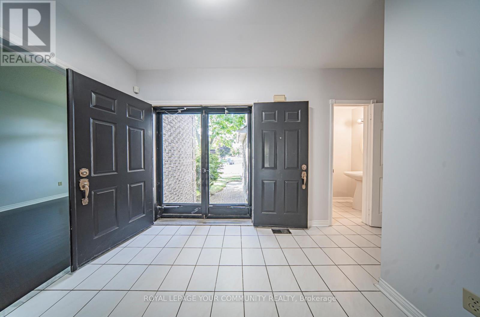 147 John Button Boulevard, Markham, Ontario  L3R 9G2 - Photo 2 - N12471597