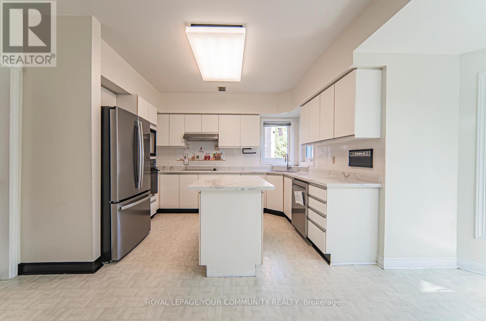 147 John Button Boulevard, Markham, Ontario  L3R 9G2 - Photo 5 - N12471597