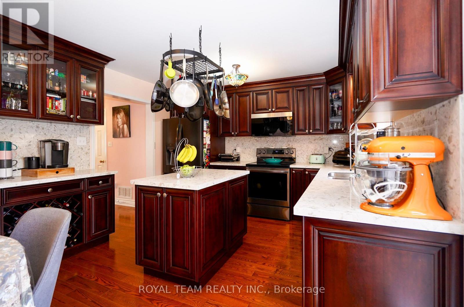 76 Sassafras Circle, Vaughan, Ontario  L4J 8M9 - Photo 13 - N12471599