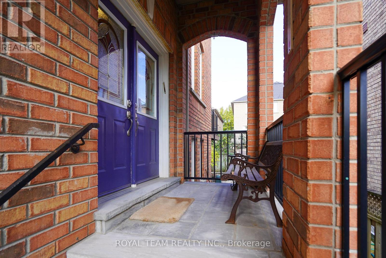 76 Sassafras Circle, Vaughan, Ontario  L4J 8M9 - Photo 3 - N12471599