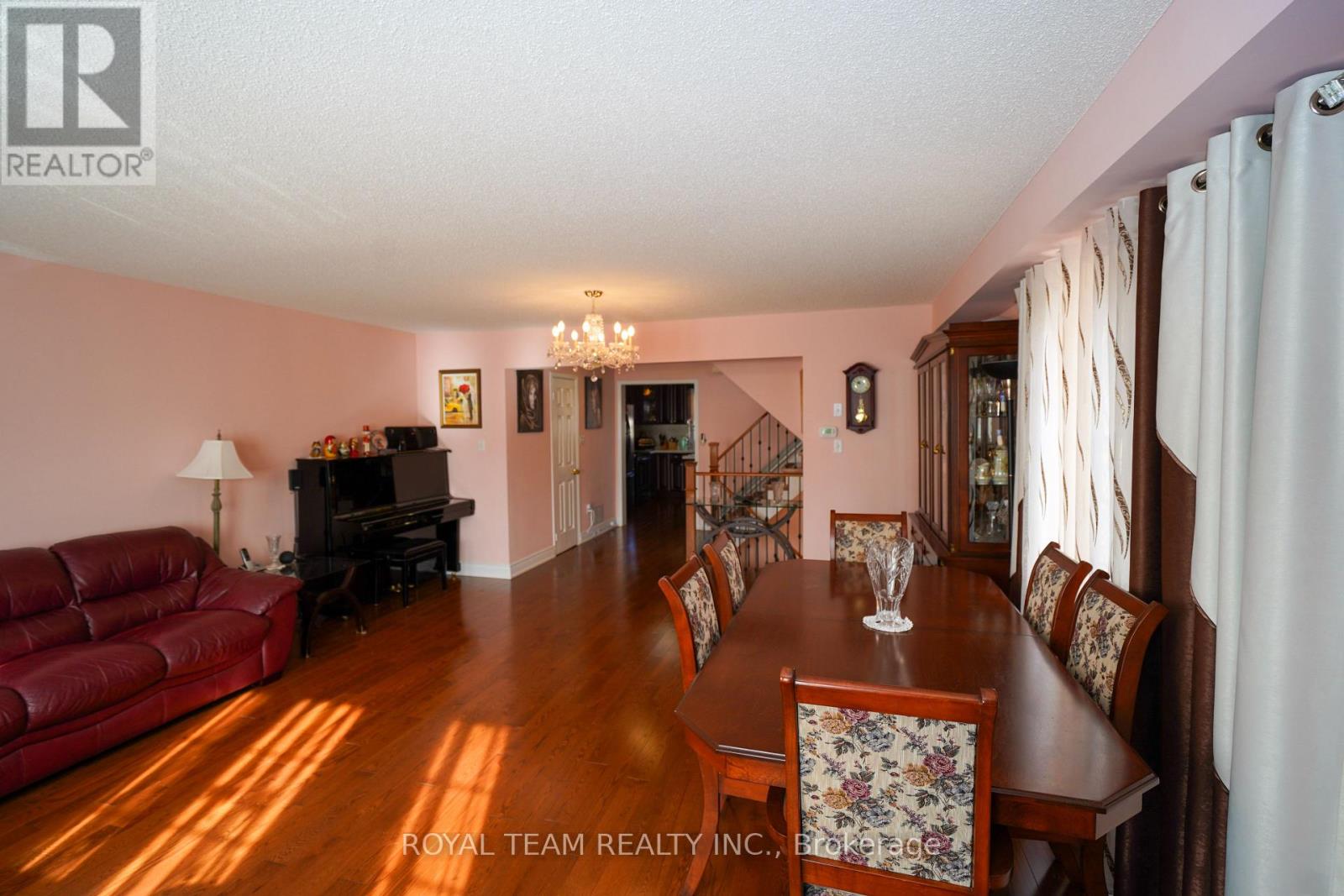 76 Sassafras Circle, Vaughan, Ontario  L4J 8M9 - Photo 5 - N12471599