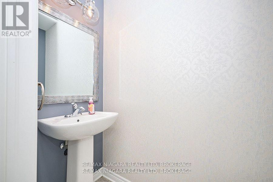 5703 Osprey Avenue, Niagara Falls (Forestview), Ontario  L2H 0M2 - Photo 17 - X12471618