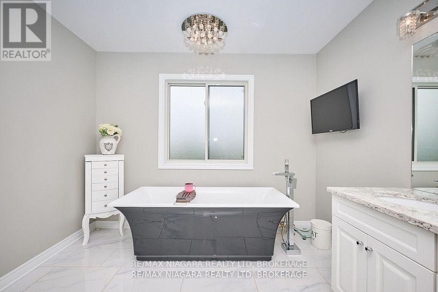 5703 Osprey Avenue, Niagara Falls (Forestview), Ontario  L2H 0M2 - Photo 22 - X12471618